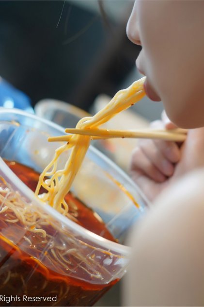 欧美人妻肉射自己插逼逼